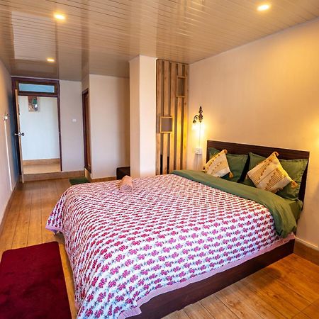 Monratino Himadrie -2 Mins Walk From Mall Road - All Rooms Have Kanchenjunga Mountain View Darjeeling  Buitenkant foto