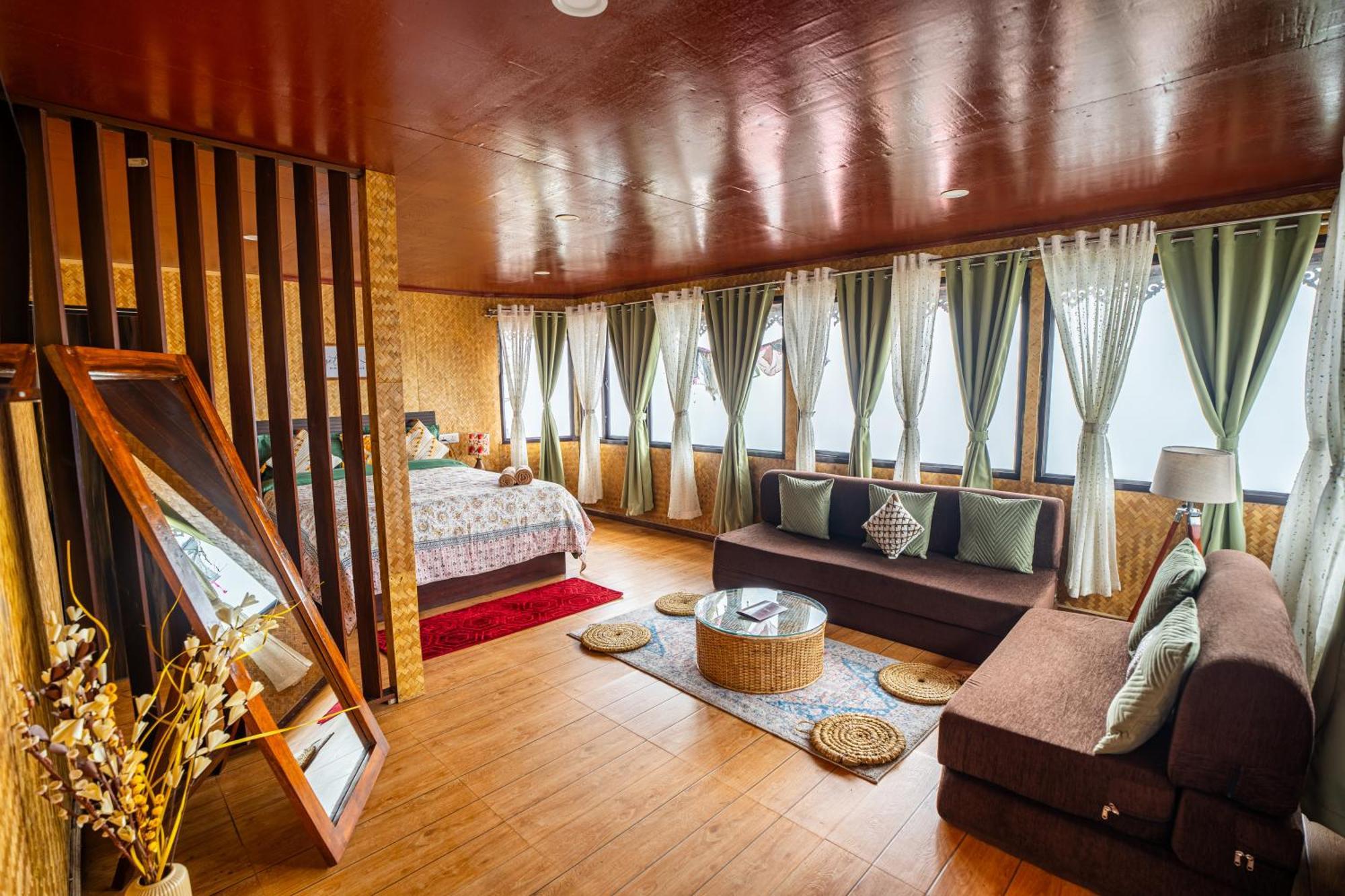 Monratino Himadrie -2 Mins Walk From Mall Road - All Rooms Have Kanchenjunga Mountain View Darjeeling  Buitenkant foto