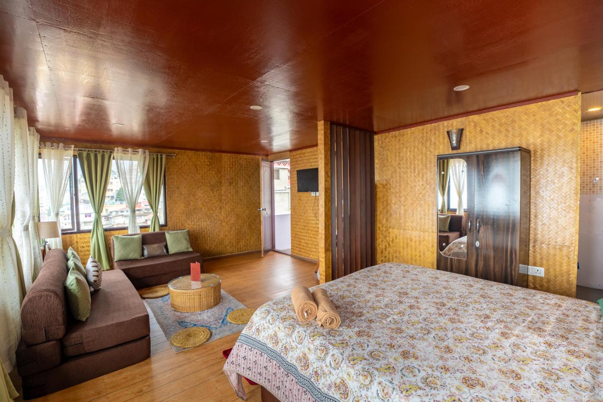 Monratino Himadrie -2 Mins Walk From Mall Road - All Rooms Have Kanchenjunga Mountain View Darjeeling  Buitenkant foto