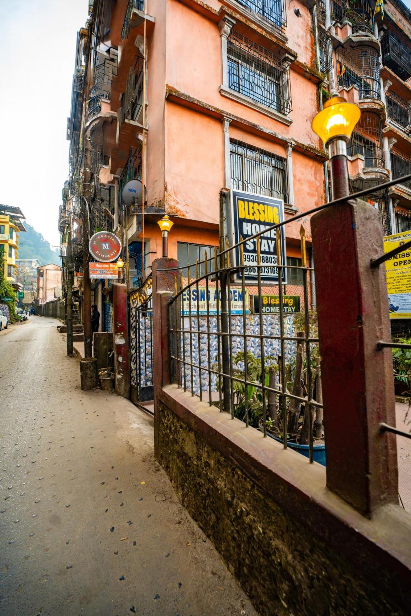 Monratino Himadrie -2 Mins Walk From Mall Road - All Rooms Have Kanchenjunga Mountain View Darjeeling  Buitenkant foto