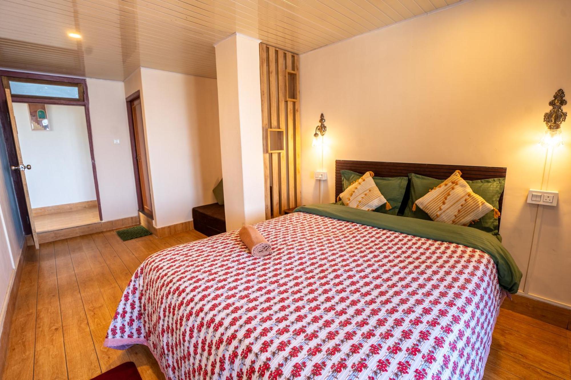 Monratino Himadrie -2 Mins Walk From Mall Road - All Rooms Have Kanchenjunga Mountain View Darjeeling  Buitenkant foto