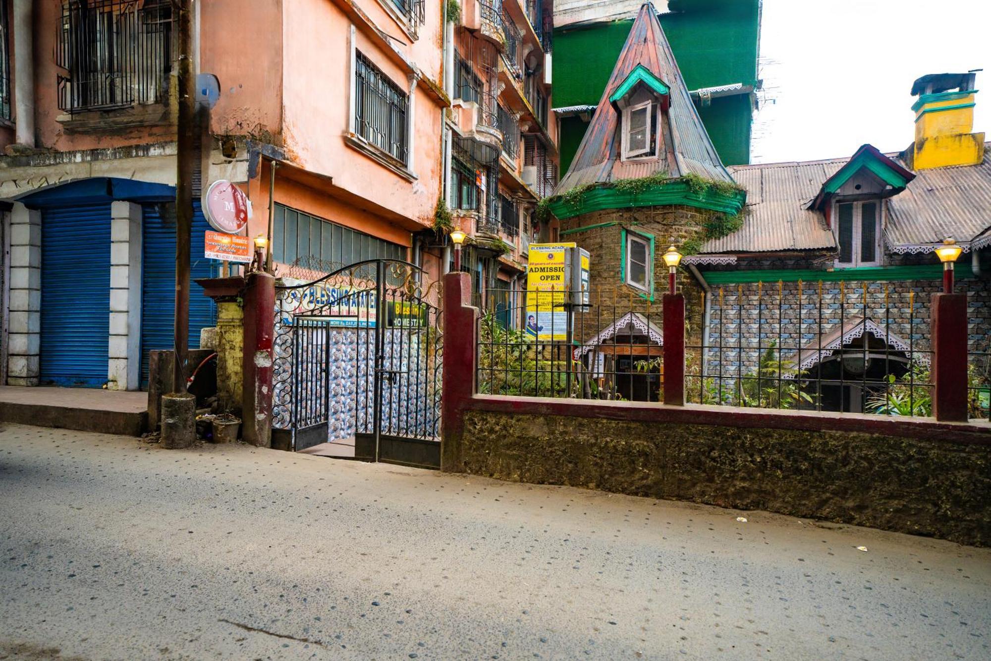 Monratino Himadrie -2 Mins Walk From Mall Road - All Rooms Have Kanchenjunga Mountain View Darjeeling  Buitenkant foto