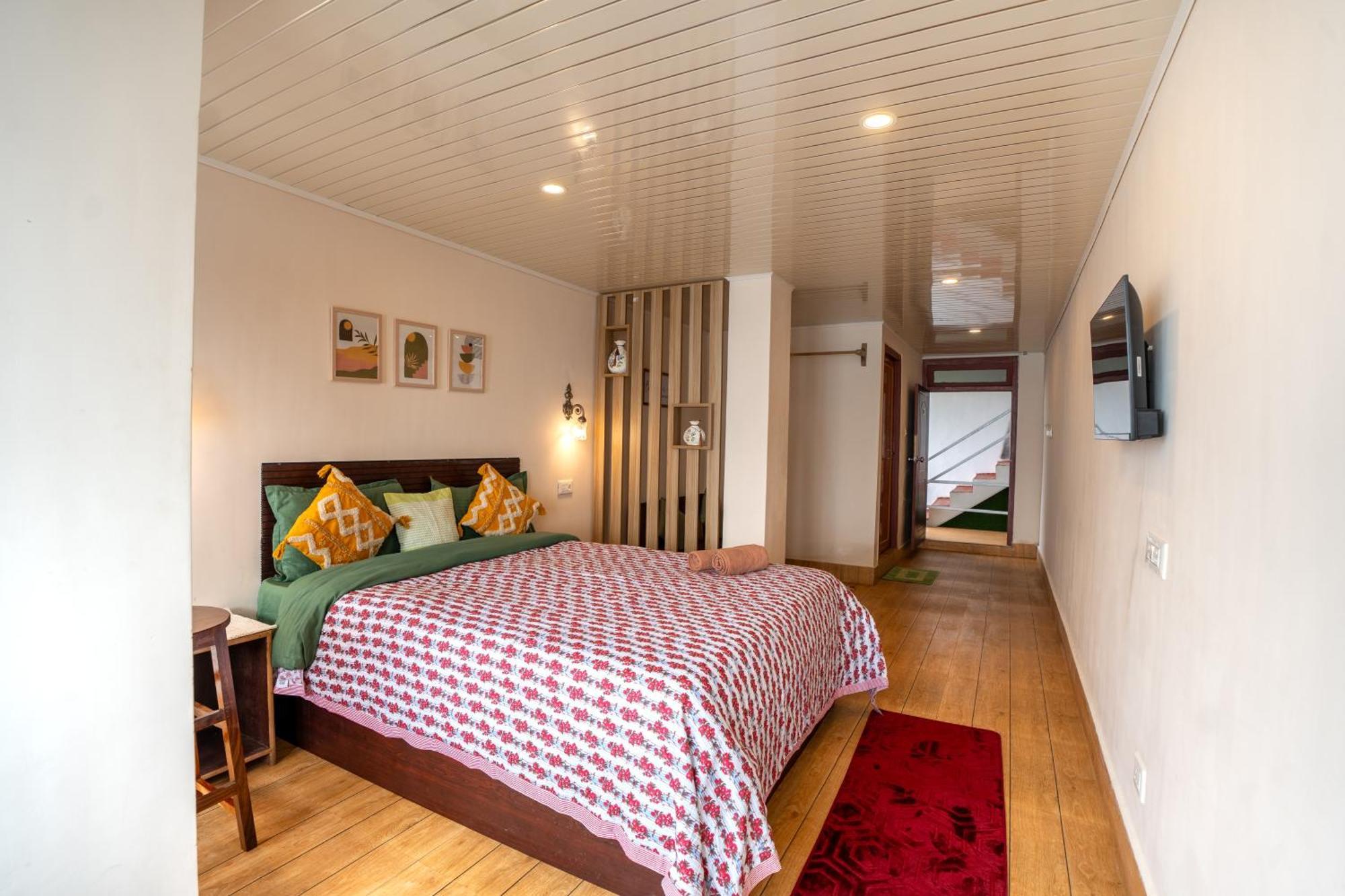 Monratino Himadrie -2 Mins Walk From Mall Road - All Rooms Have Kanchenjunga Mountain View Darjeeling  Buitenkant foto