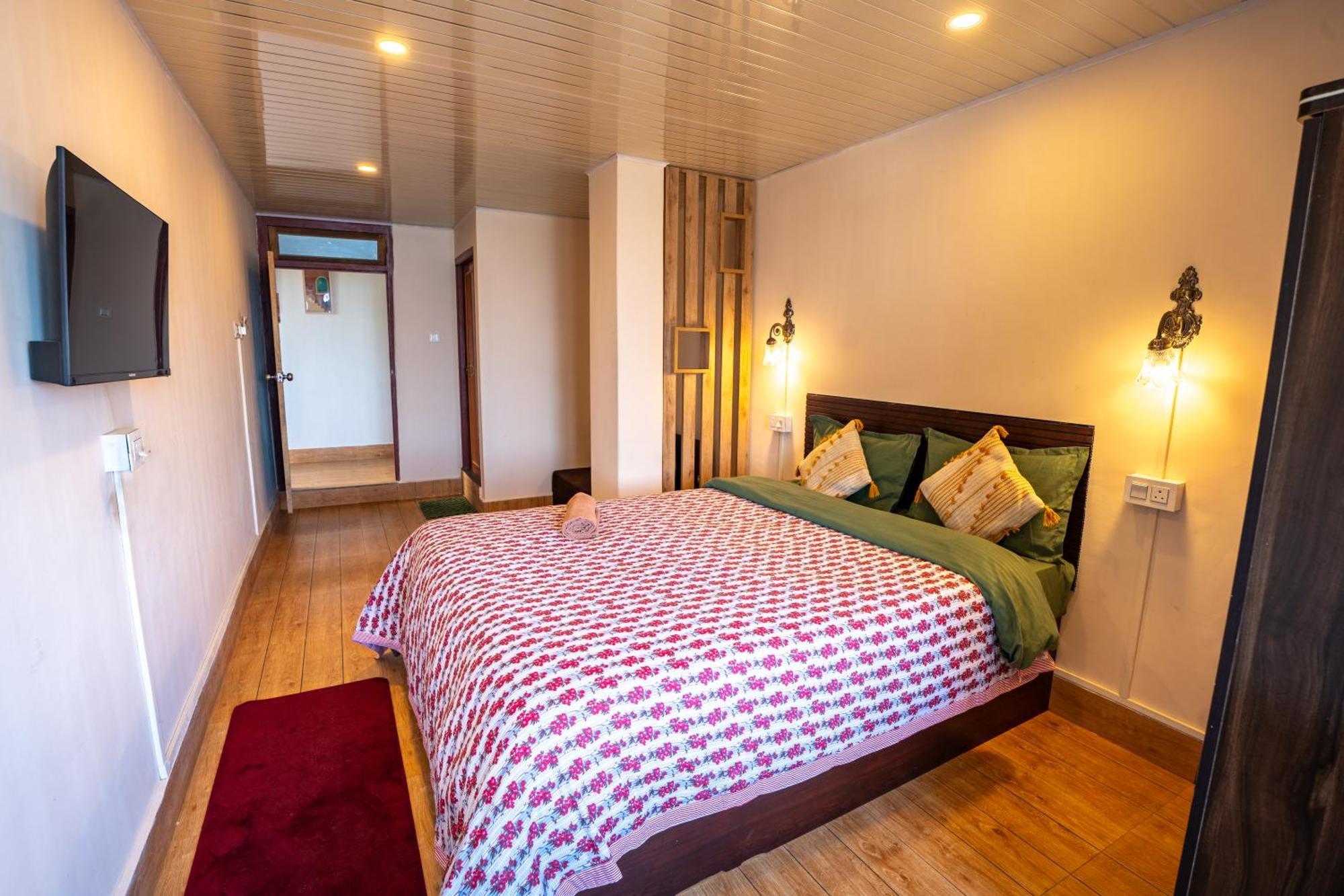 Monratino Himadrie -2 Mins Walk From Mall Road - All Rooms Have Kanchenjunga Mountain View Darjeeling  Buitenkant foto