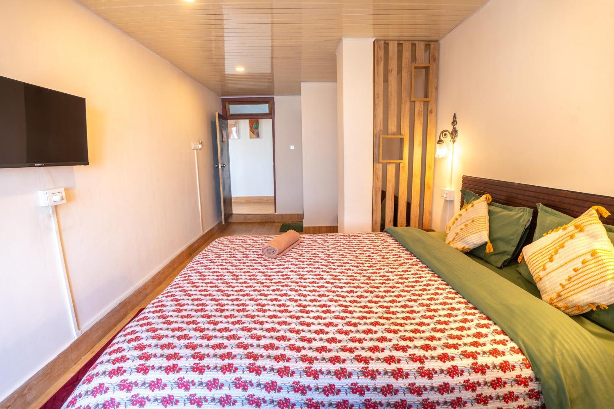 Monratino Himadrie -2 Mins Walk From Mall Road - All Rooms Have Kanchenjunga Mountain View Darjeeling  Buitenkant foto